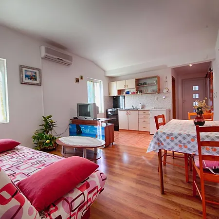 Dina Apartment *